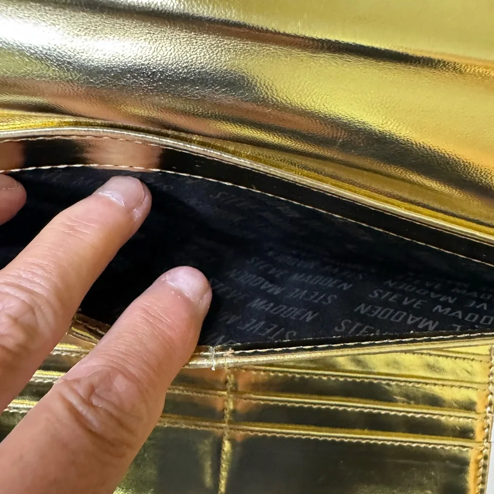 Steve Madden Floral‎ Embossed Logo Wristlet Wallet Clutch Black/Gold
